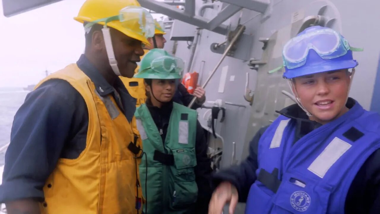 👀 Life Aboard a U.S. Navy Destroyer - AT THE HELM