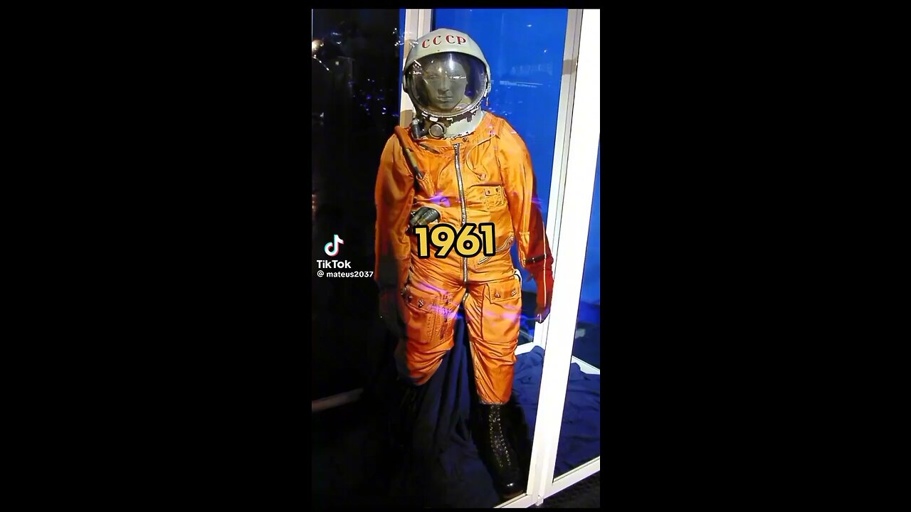 EVOLUTION OF SPACE SUITS ………👩🏽🚀