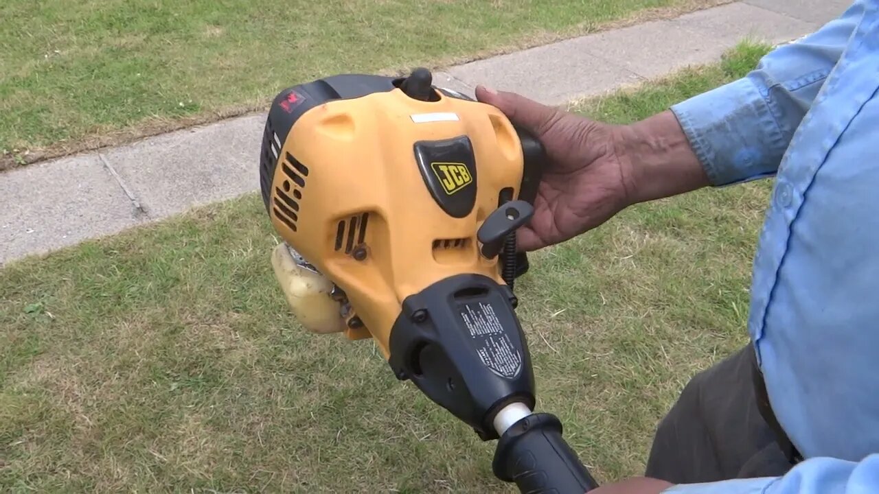 JCB Petrol Strimmer M25 - vgc - works fine ready to go