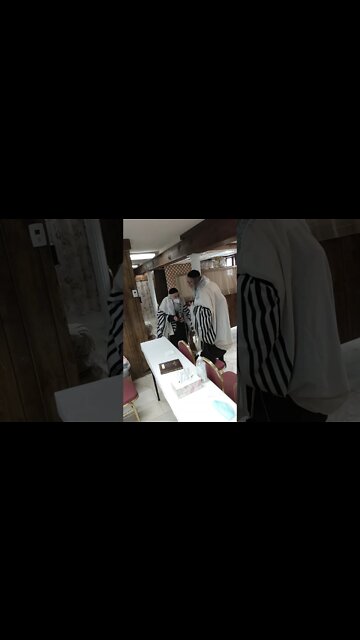 Shidlovtza Rebbe shlita visiting Rabbi Fishbain shlita