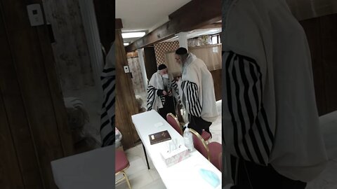 Shidlovtza Rebbe shlita visiting Rabbi Fishbain shlita