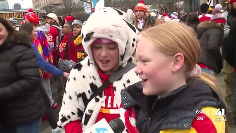 Young Chiefs fans enjoy day off of school for parade