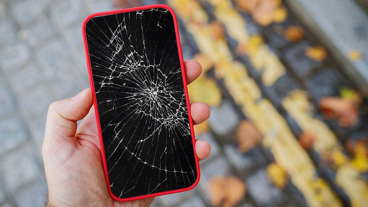 How To Fix a Cracked iPhone Screen