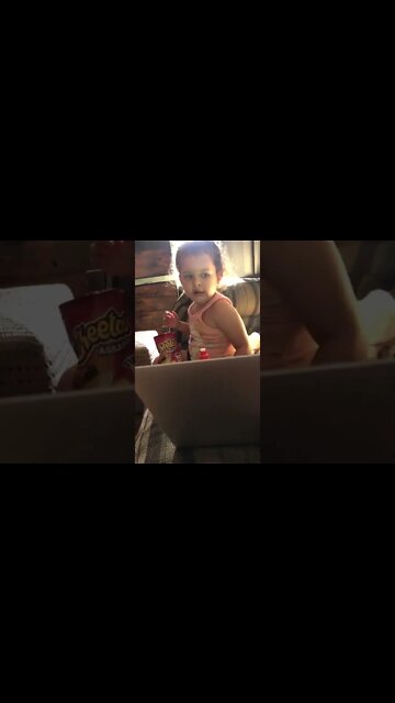 ASSISTINDO VIDEO NO YOUTUBE #youtube #cheetos #infantil #tiktok #shorts