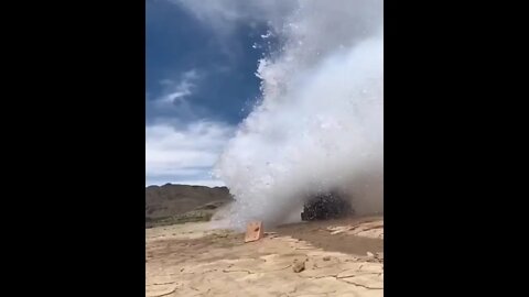 Результат реакции взаимодействия металлического натрия с обычной водой