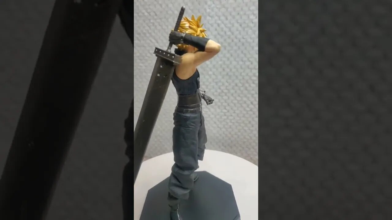 Den Knight Quickie: Cloud Strife Statue #finalfantasy #unboxing #review #games