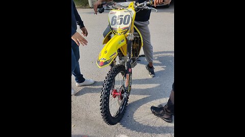 Big 450 Suzuki wheelie