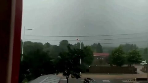 UN RAYO CAE MÁS DE 11 VECES EN EL MISMO LUGAR! ACABA DE SALIR EN LAS NOTICIAS
