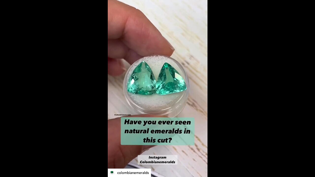 Unset loose large fancy shape brilliant trillion Colombian emerald pairs for earrings fine jewelry