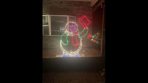 SnowMan Gets Rebuil! 1,021 Pull Ties and 900 Lights & 8 Hours. No Orange Nose But That's OK.