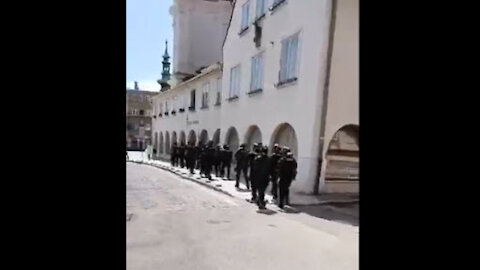 Bratislava, Slovakia: Police stand down and march away from anti-vaxx protesters