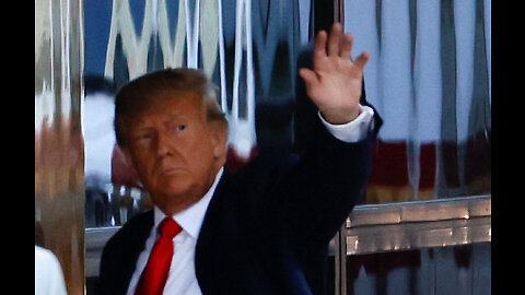 ДОНАЛД ТРАМП ПРИБЫЛ В НЬЮ-ЙОРК НАКАНУНЕ ПРЕДЪЯВЛЕНИЯ ЕМУ ОБВИНЕНИЯ