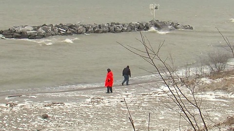 Recovery efforts continue for missing plane in Lake Erie