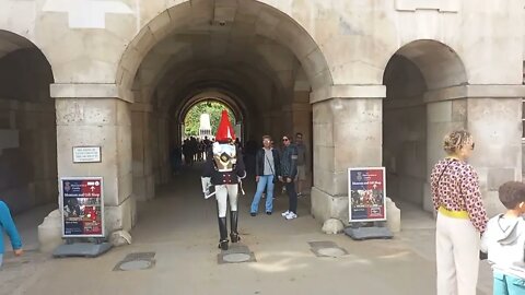 King's guard shouts make way #horseguardsparade