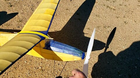 Free flight rubberband powered airplane