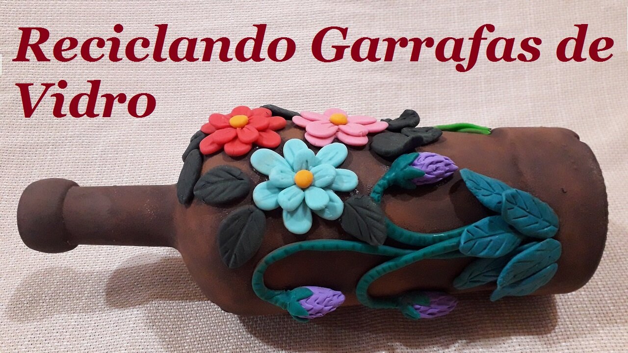 RECICLANDO GARRAFAS DE VIDRO - GARRAFA DECORADA COM FLORES - Massa de biscuit - @lucibuzo ​