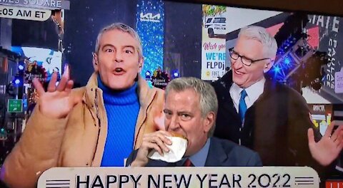 Andy Cohen Drunkenly Starts the Year by Roasting Bill de Blasio