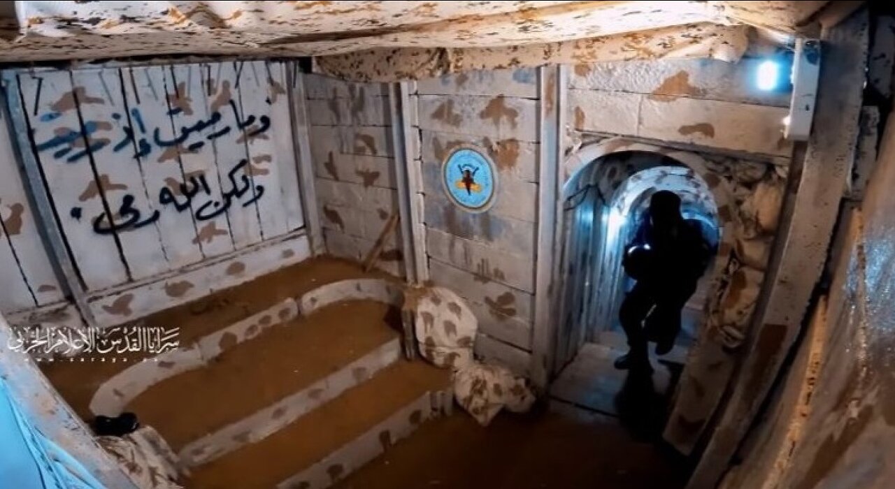 'E errët, e frikshme dhe klaustrofobike', Si është brenda tuneleve të Hamasit në Gaza