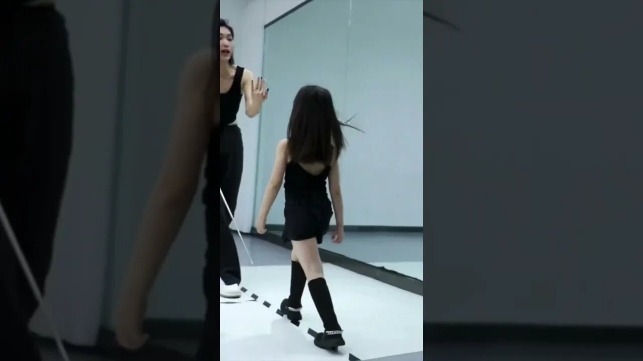 Young Chinese Girls Learns How To Walk Like A Model
