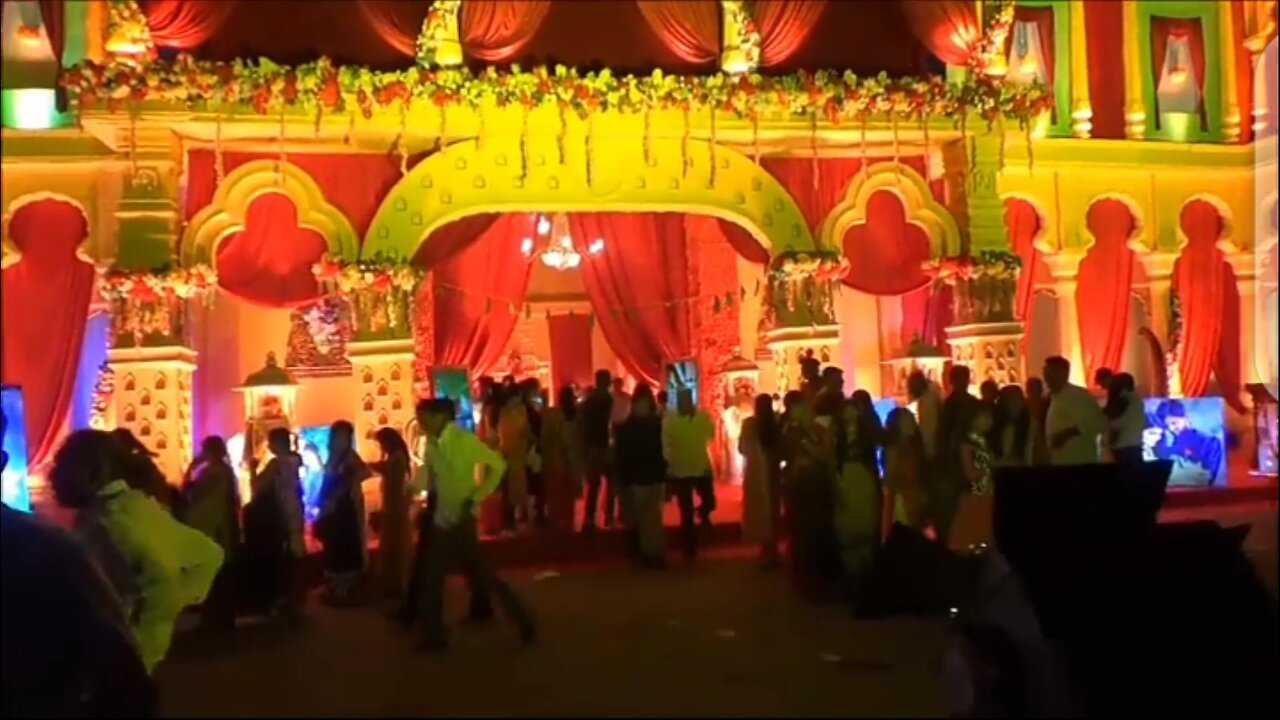 Lavish Indian Asian wedding: epic food stalls serving yammy food to there guest