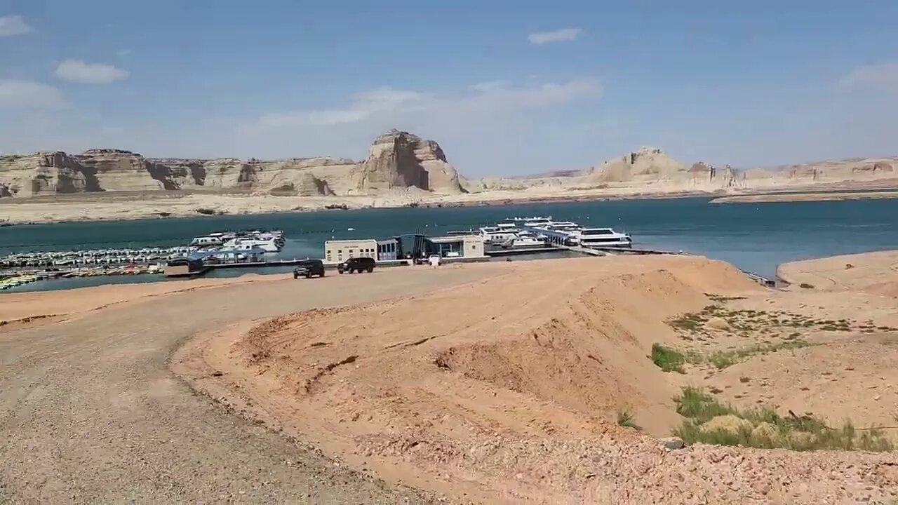 Lake Powell | Walking down to boat rentals