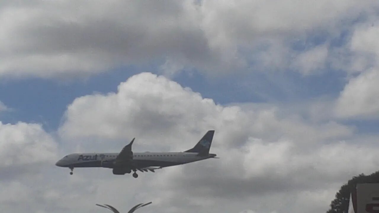 Embraer 195 PR-AUJ na aproximação final antes de pousar em Manaus vindo de Santarém