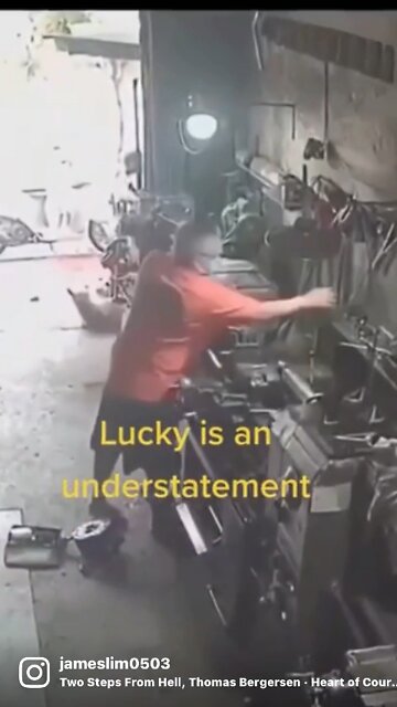 Lucky man caught on camera 😱😱😱