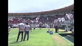 Torcida do Vasco cantando bem alto no treino aberto