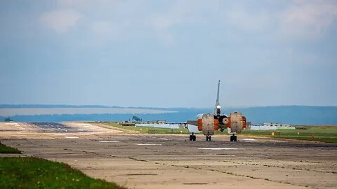 A spectacular landing of Tupolev Tu-22M3,Um pouso espetacular de um Tupolev Tu-22M3