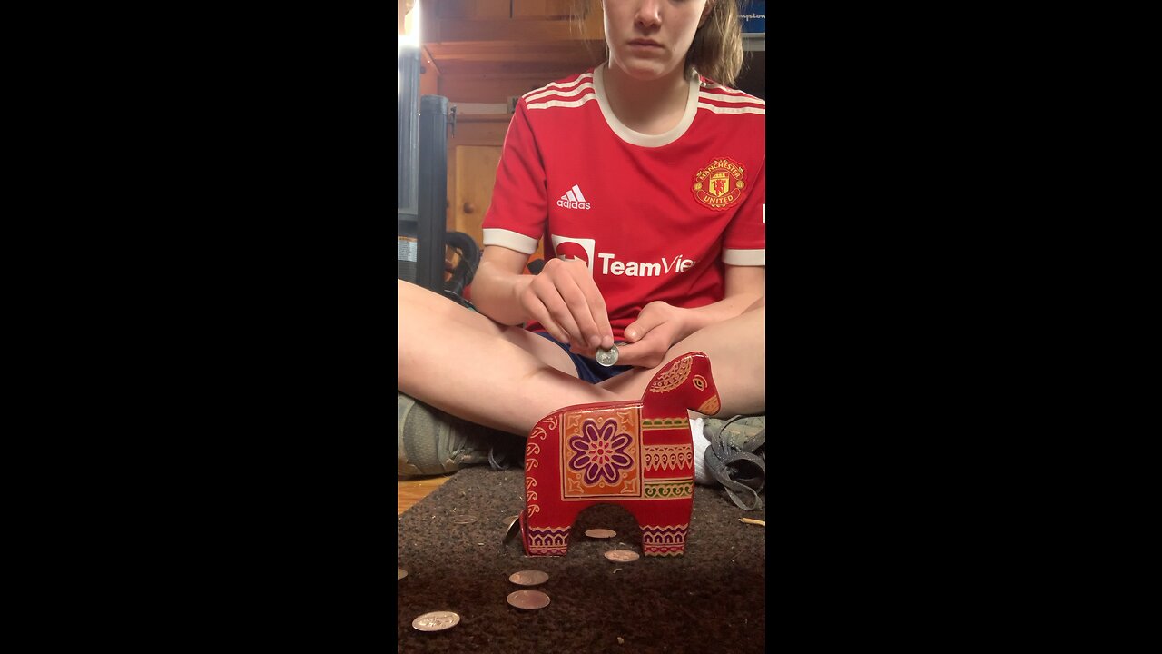 Quarter flip into piggy bank👍🏻