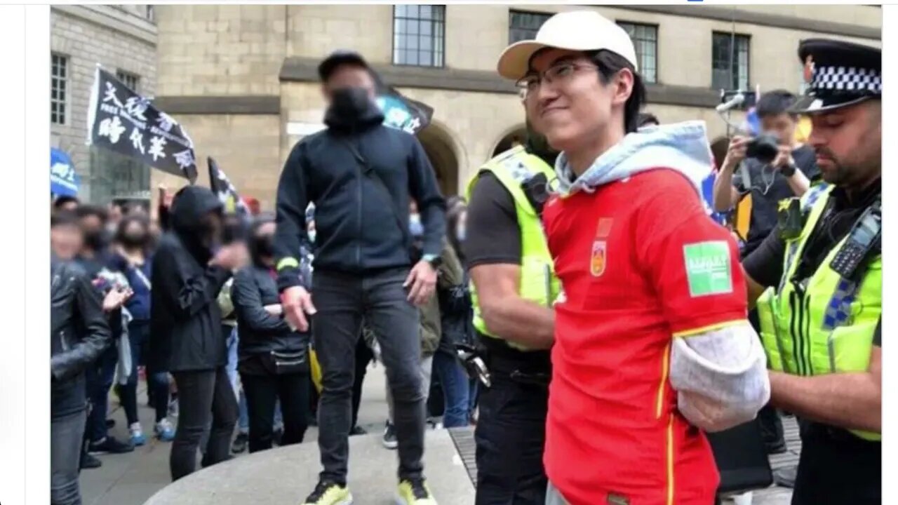 這個冷靜、鎮定的小伙子，坐下來一邊吃著麥當勞一邊唱著中國國歌，為什麼他會被捕呢？