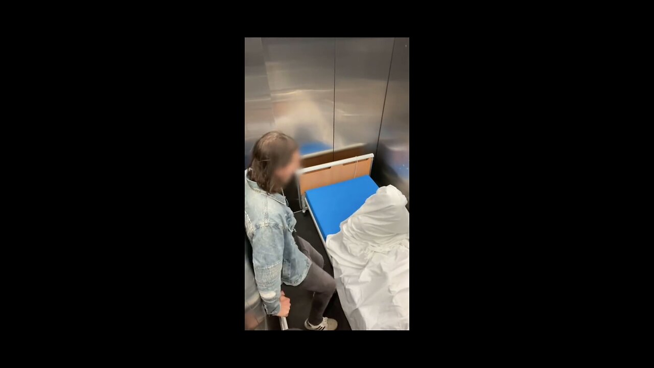 Dead bodies prank in lift 😂📸 #funny