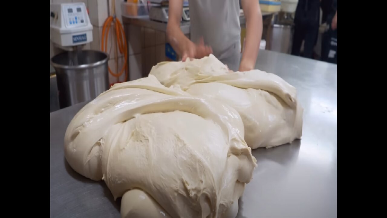 Popular!The amazing speed of crispy donuts making 令人驚嘆的速度!脆皮甜甜圈製作