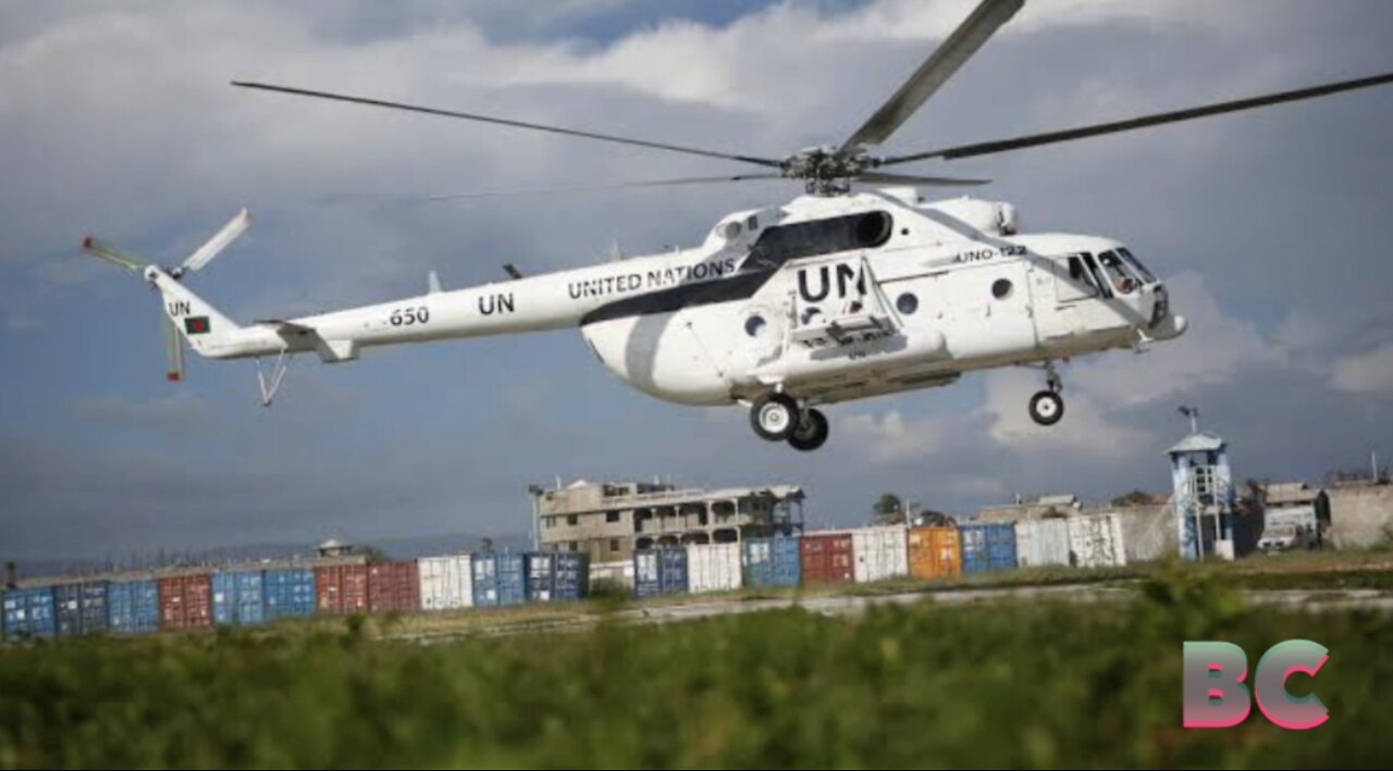 UN helicopter, passengers seized by Islamists