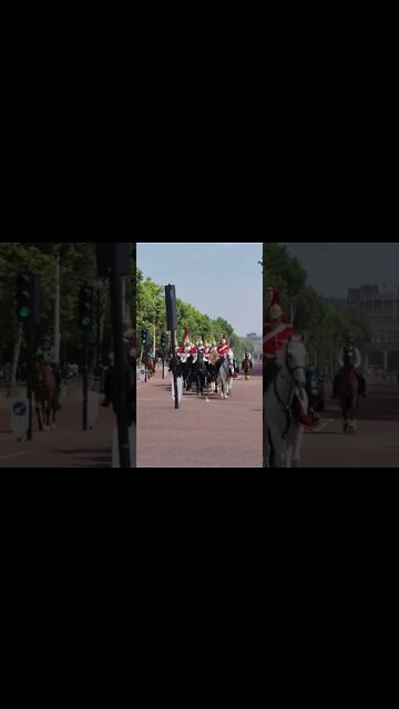 The Queen's Guards on horse back the reds #buckinghampalace
