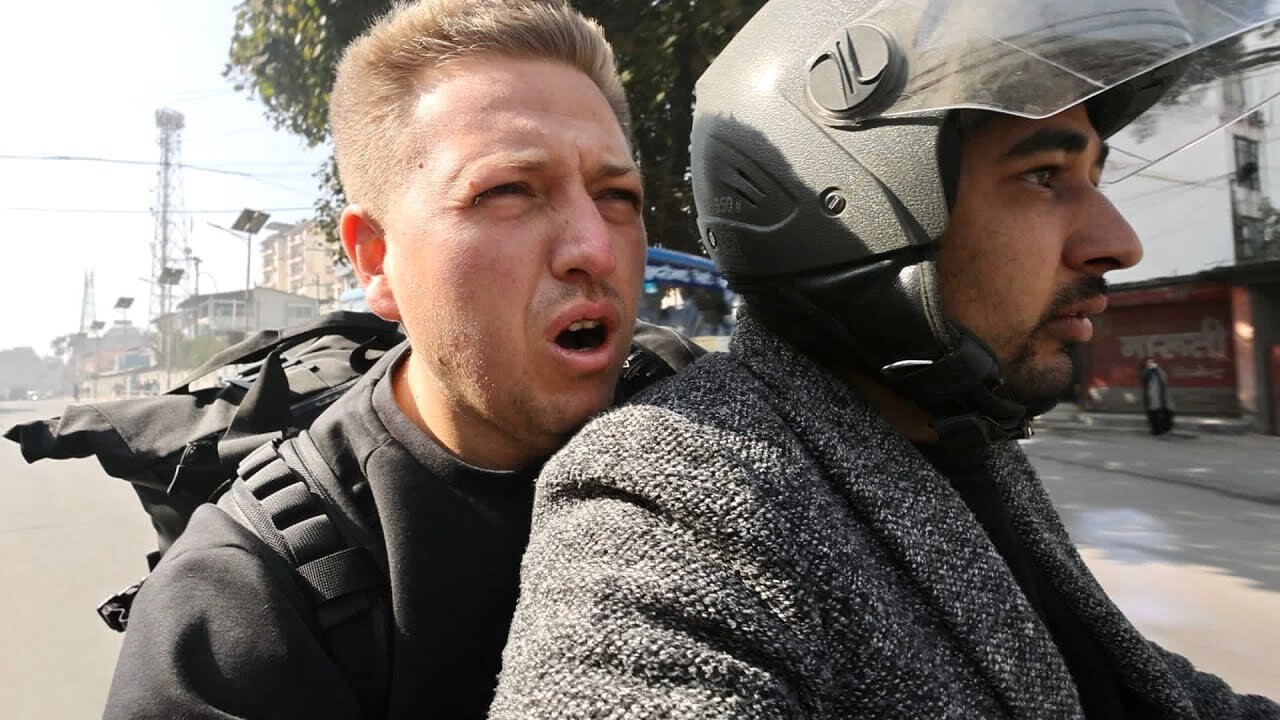 Scary Motorcycle Ride in Nepal !