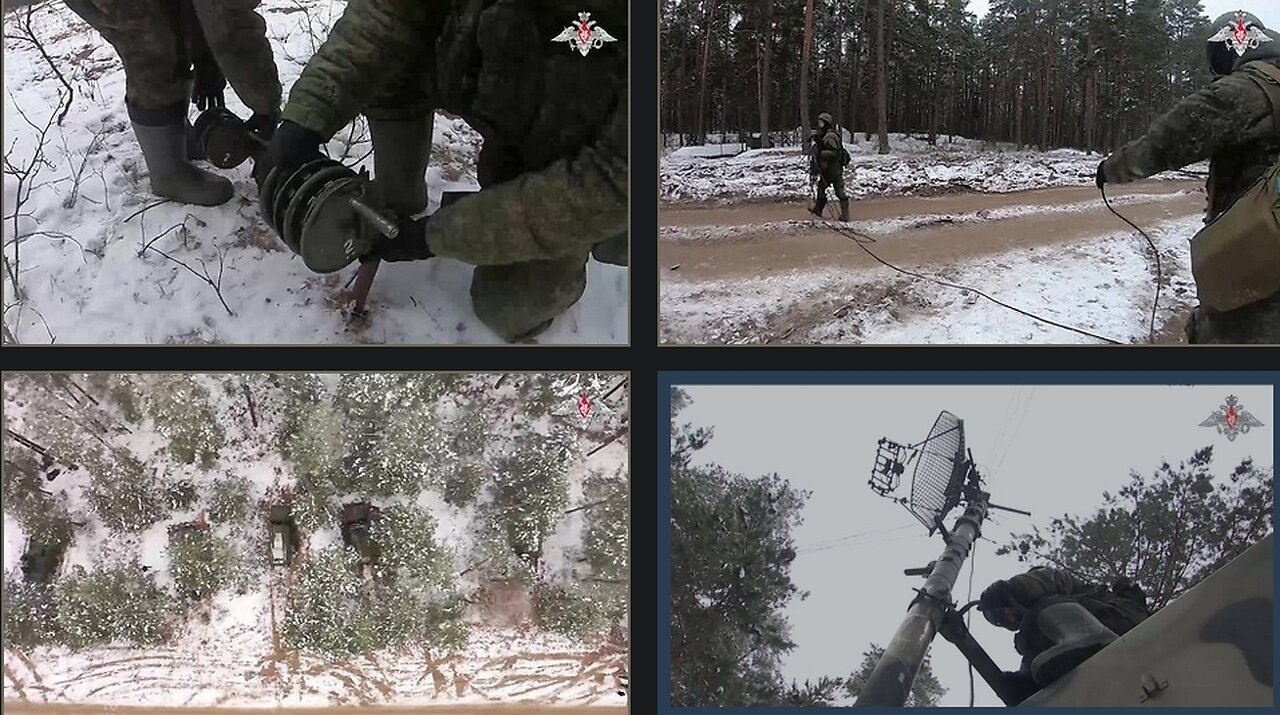 Russian signal operators practise deploying communication control rooms