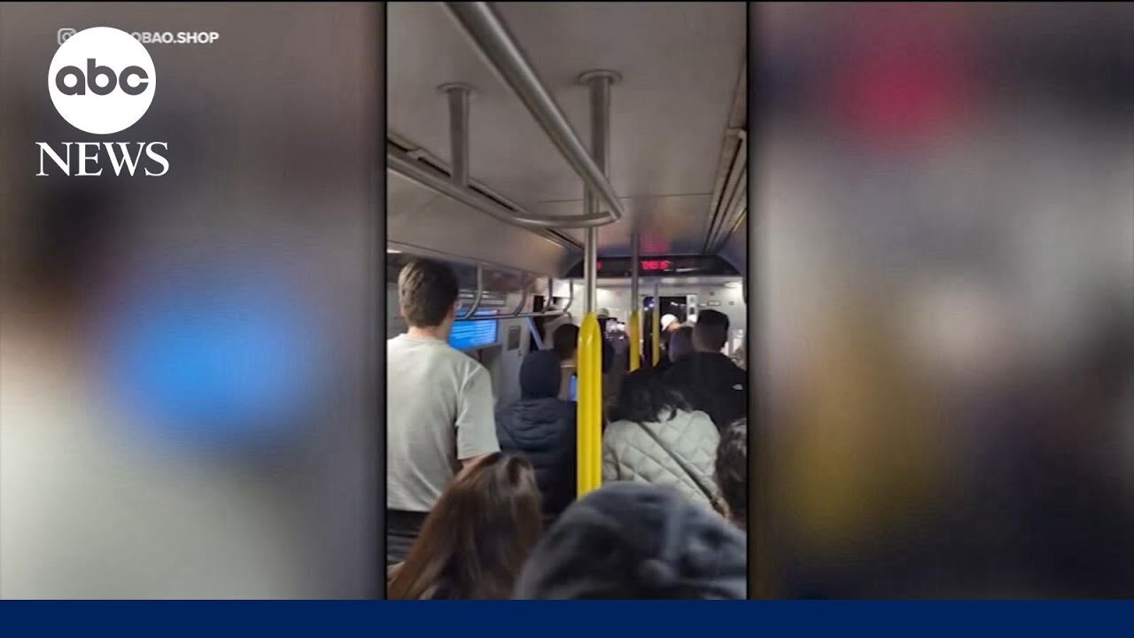 Subway power outage leaves thousands of passengers stranded