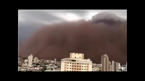 Tempestade de poeira atinge interior de São Paulo e transforma o dia em noite