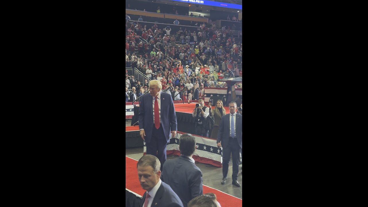 Donald Trump dances and exits his final campaign rally in Pittsburgh the night before the election