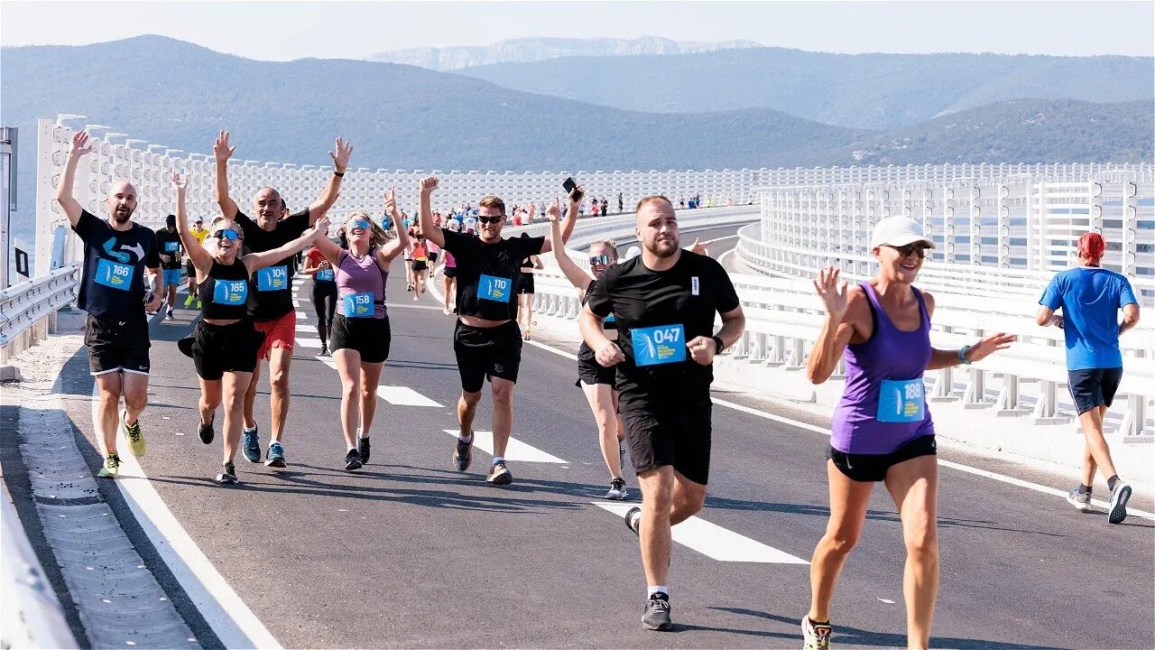 Stotine trkača sudjelovalo na utrci u Komarni pred današnje svečano otvaranje
