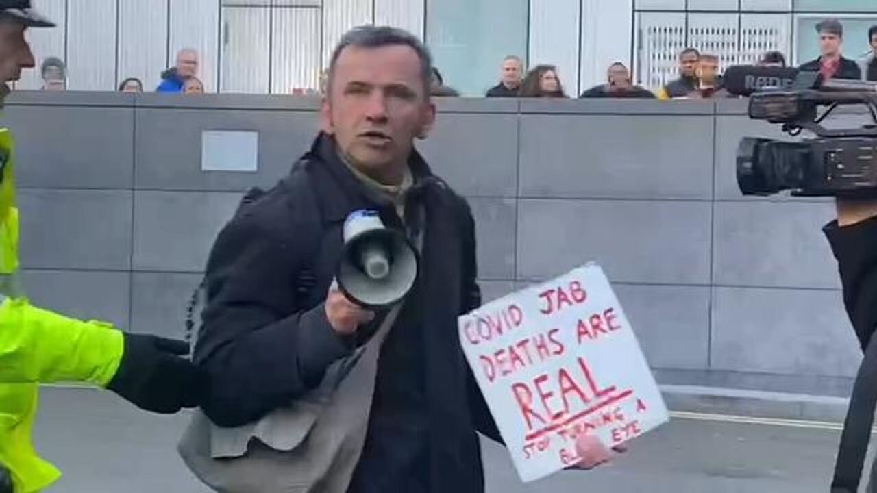 “You’re media whores” outside Southwark Crown Court