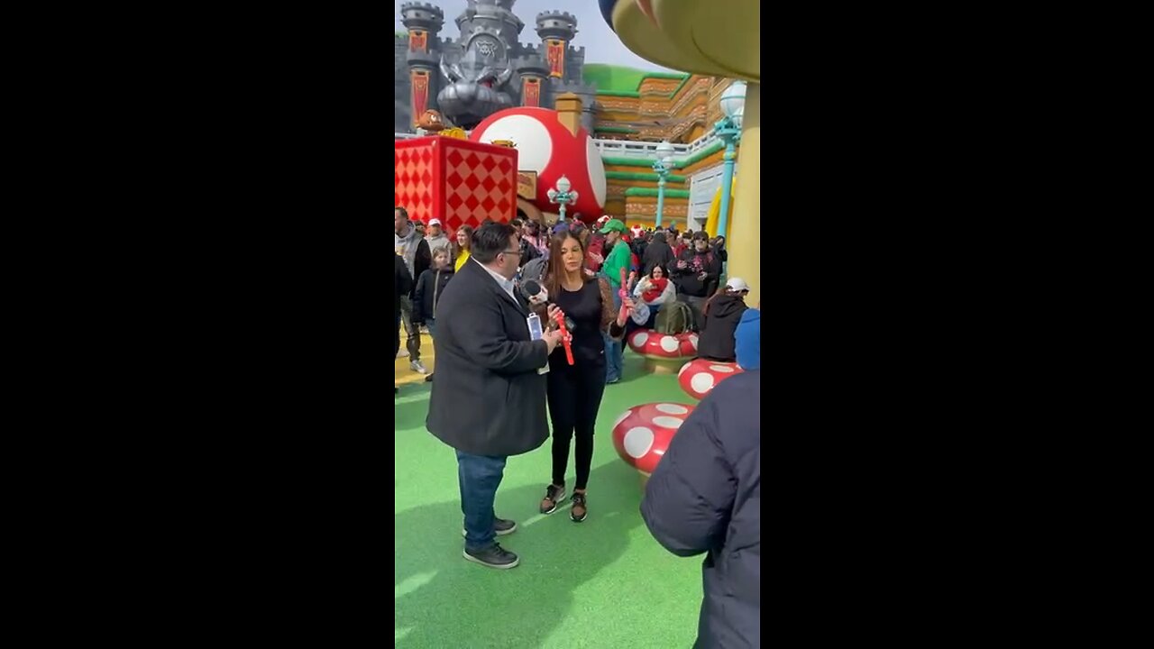 Telemundo en la apertura de Súper Nintendo World California