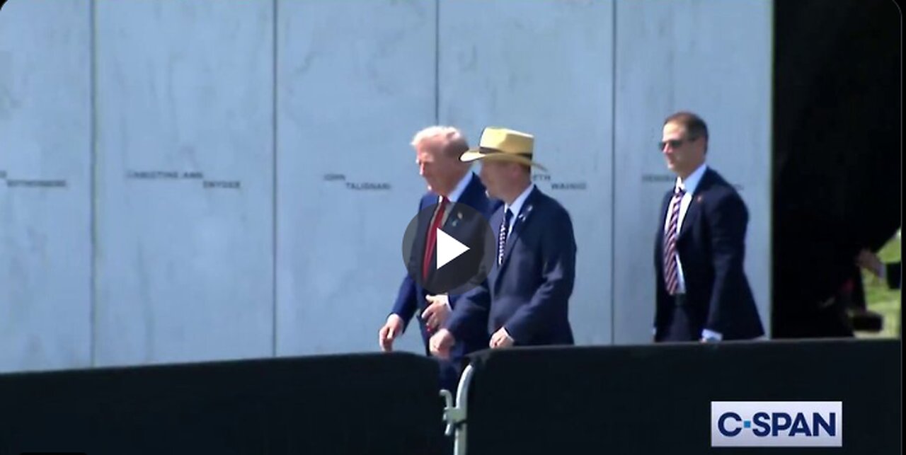 Donald Trump just visited the FLIGHT 93 memorial in Shanksville, Pennsylvania.