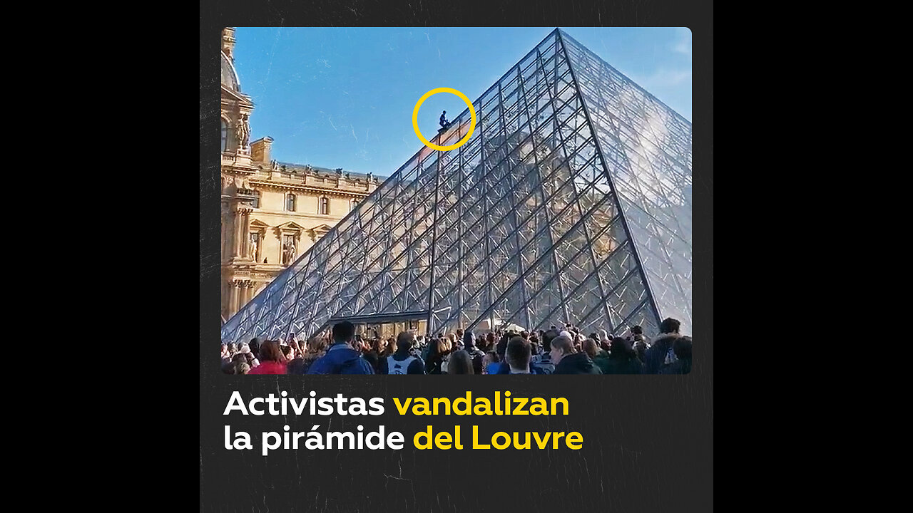 Activistas climáticos vandalizan la pirámide del Louvre en Francia