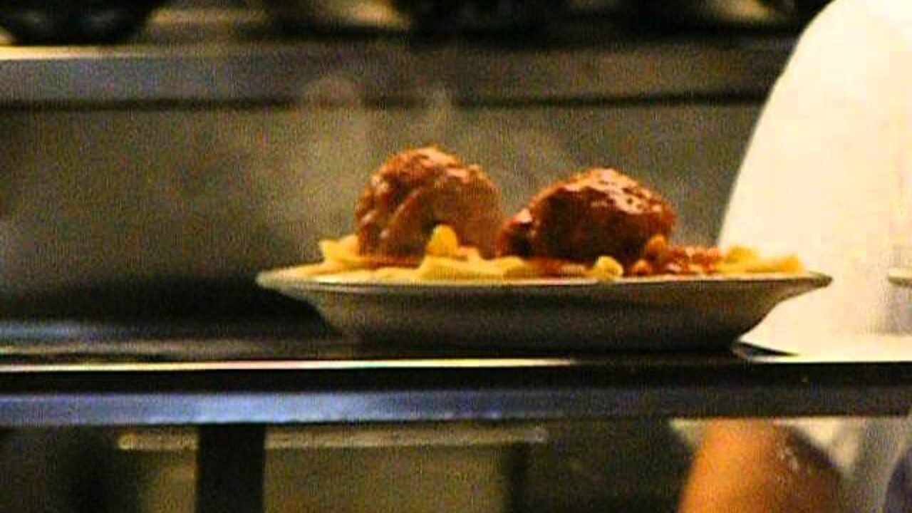 Da Line at Linguine's Lunch.AVI