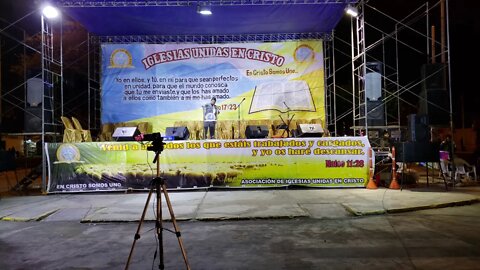 Pastor Casimiro Cruz en el Estrado de las Iglesias Unidas en Cristo