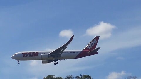 Boeing 767-300ER PT-MSX na aproximação final antes de pousar em Manaus vindo de Guarulhos