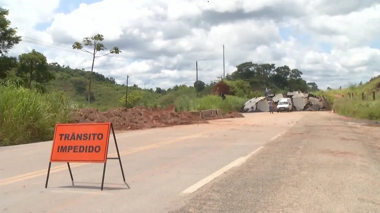 Estão atrasadas obras na BR-381 viagem pode durar até 7 horas