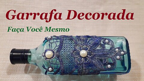 GARRAFA DECORADA COM RENDA E PÉROLAS @lucibuzo ​